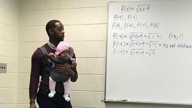 Professor wird spontan zum Babysitter und wird dafür gefeiert