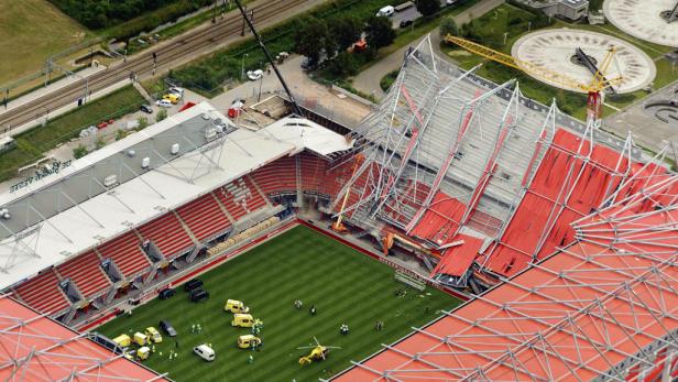 Dach-Einsturz: Twente will nach Schalke