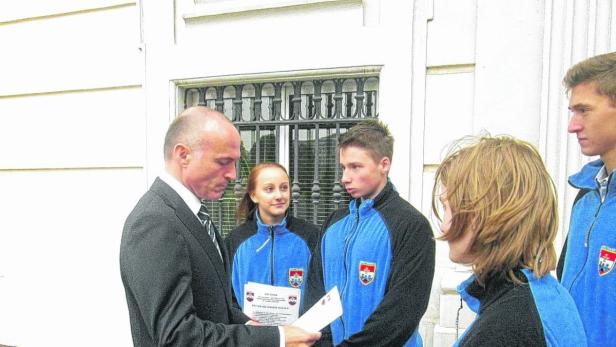 Schüler protestieren bei Minister Klug