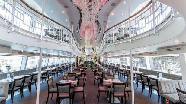 Die 1. Wellness-Cruise Europas mitten in Wien auf dem Swarovski Kristallschiff. Credit: Donauschiffahrt Wurm &amp; Noe