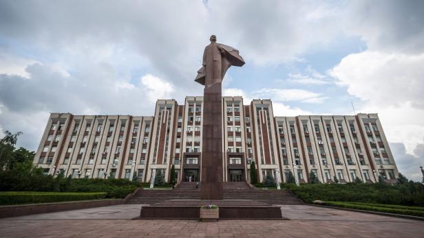 UdSSR-Nostalgie: Vor dem Parlament der transnistrischen Metropole Tiraspol wacht Lenin.