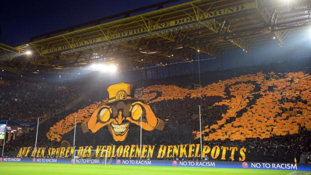 epa03655701 Dortmund supporters perform a choreography reading &#039;On the trail of the lost Champions League trophy&#039; before the UEFA Champions League quarter final second leg soccer match between Borussia Dortmund and Malaga CF in Dortmund, Germany, 09 April 2013. EPA/FEDERICO GAMBARINI