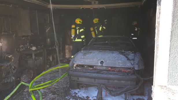 Leithaprodersdorf: Auto ging in Garage in Flammen auf