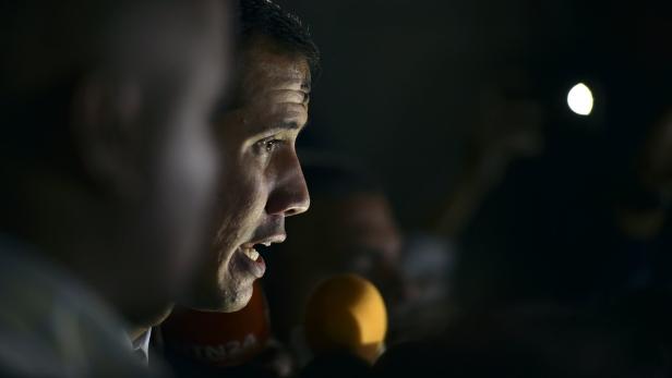 Venezuela liegt im Dunkeln: Guaidó will den Notstand erklären