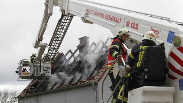 Im Schnitt wird im Burgenland alle 77 Minuten oder 18-mal pro Tag die Feuerwehr zu Hilfe gerufen. Insgesamt gibt es 317 Feuerwehren im Land.