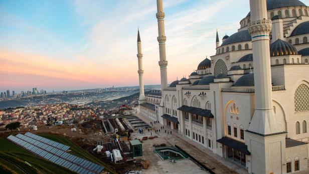 Ein Denkmal für den Sultan: Erdoğans Prestige-Moschee