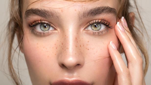 "Yoga Skin": Der neue Make-up-Trend für strahlende Haut
