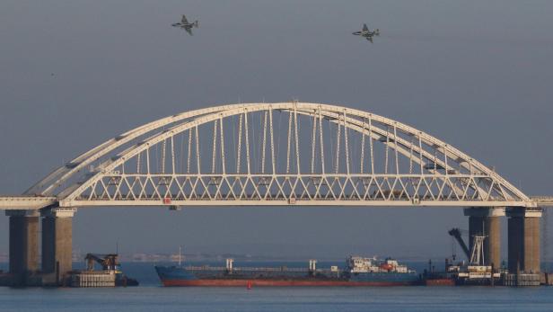 Eine Brücke als Stein des Anstoßes – Dreharbeiten an der Brücke zwischen der Krim und russischem Festland brachten Wehrschütz ein Einreiseverbot in der Ukraine ein.