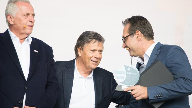 Hundstorfer, Schröcksnadel und Strache bei einer Ehrung im Rahmen des österreichischen EU-Ratsvorsitzes/Tag des Sports.