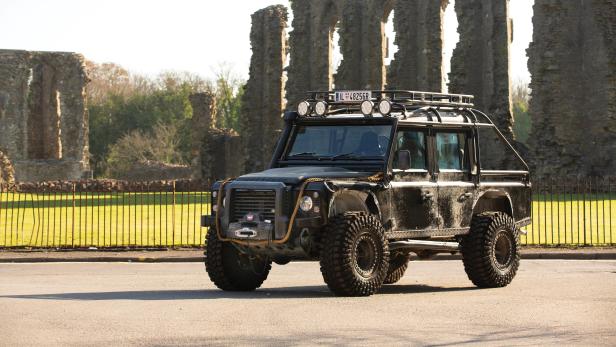 Auktionshaus RM Sothebys versteigert Defender aus Bond-Streifen "Spectre"