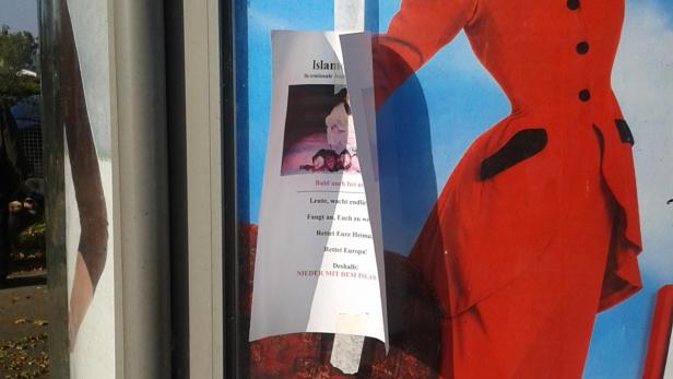 Antiislam-Plakate mit grauenhaftem Bild fanden sich in Amstetten an mehreren Stellen in der City