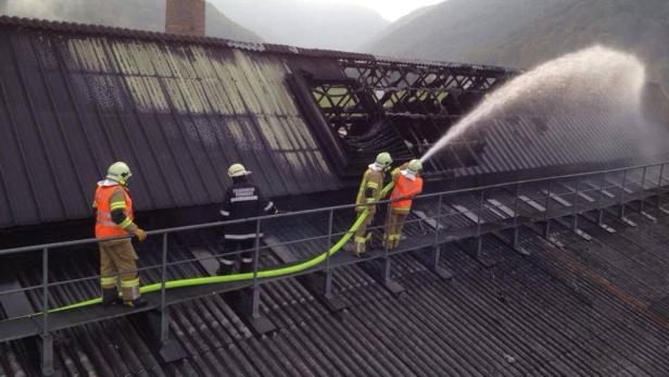 Löscheinsatz war effektiv: Das Feuer am Dach konnte rasch eingedämmt werden