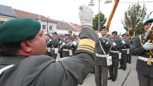 Oberst Miertl dirigiert seit 2003 die Militärmusikkapelle