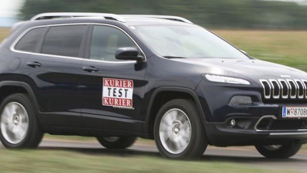 Jeep Cherokee: Dank markentypischem Kühlergrill auf den ersten Blick als Jeep zu identifizieren.