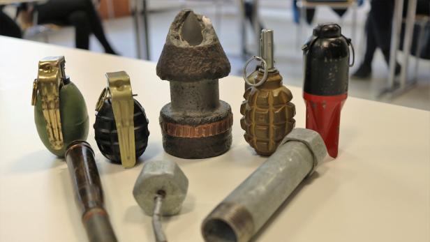 Sicherstellungen: Handgranaten, Mörsermunition, Rohrbombe