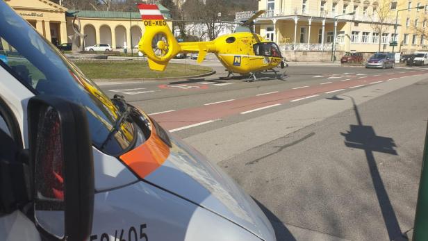 Fußgängerin in Bad Vöslau von Pkw angefahren und schwer verletzt