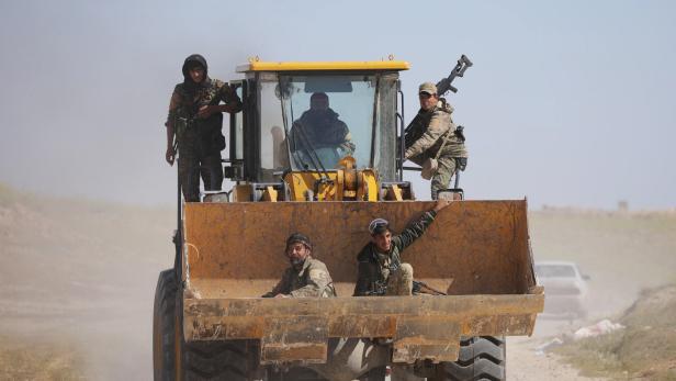 Kämpfer der Syrischen Demokratischen Kräfte (SDF) im Ort Baghouz.