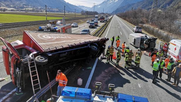 Drei Verletzte bei Lkw-Unfall auf Tiroler A12