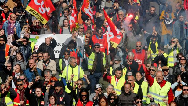 Gelbwesten: Polizei verbietet Demos auf Champs-Elysees