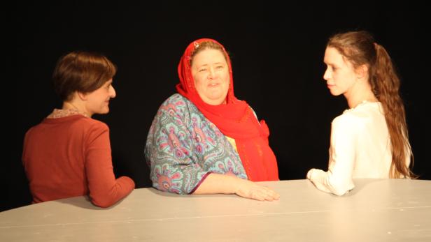 Sophie Scholl, Malala und Antigone an einem Tisch