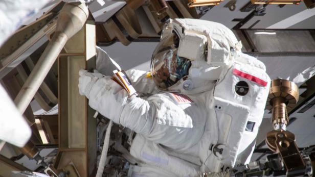 Foto vom 22. März, 2019: Anne McClain bei ihrer Arbeit auf der ISS.