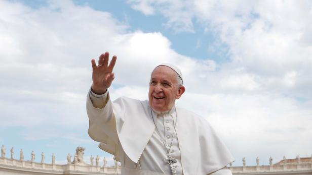 Verweigerter Handkuss: Papst hatte Hygiene-Sorgen