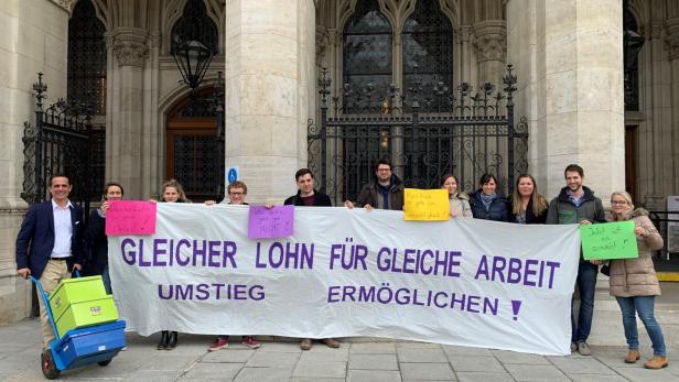 Stadt Wien: 10.500 Unterschriften für Reform der Gehaltsreform