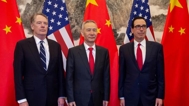Chinas Vize-Premier Liu He (Mitte) mit US-Finanzminister Steven Mnuchin (r) und dem Handelsbeauftragten Robert Lighthizer.