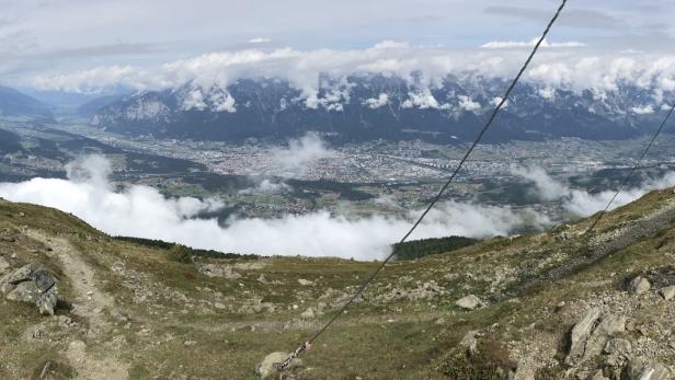 Der Zirbenweg auf dem Patscherkofel ist nur ein Spaziergang, der Blick auf Innsbruck und Nordkette trotzdem gewaltig