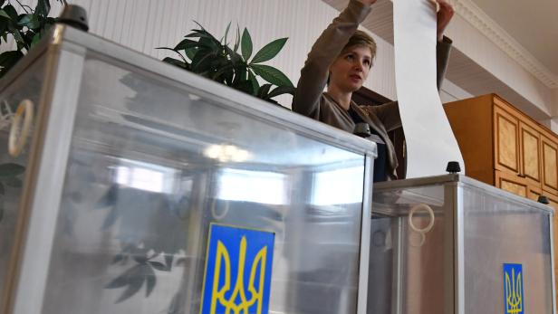 KYRGYZSTAN-UKRAINE-POLITICS-VOTE