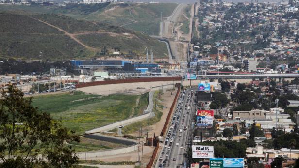 Trump will jetzt auch Grenzübergänge zu Mexiko schließen