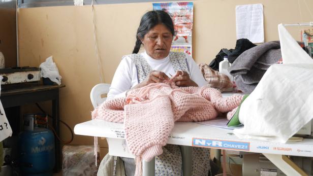 Im peruanischen Gefängnis arbeiten die Insassinnen mit Alpakawolle – und bekommen ein für das Land überdurchschnittlich hohes Gehalt