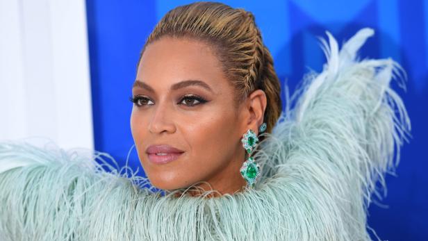 Beyoncé widmete ihrem an HIV verstorbenen Onkel einen Award.