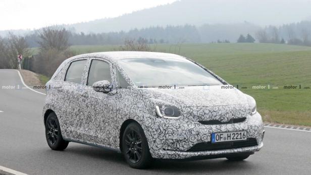 next-gen-honda-fit-jazz-spy-photo.jpg