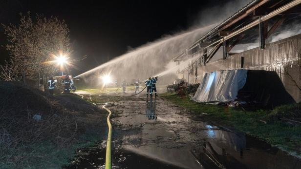 Die Ursache für den Brand eines Stalls in Altenfelden war vorerst unbekannt