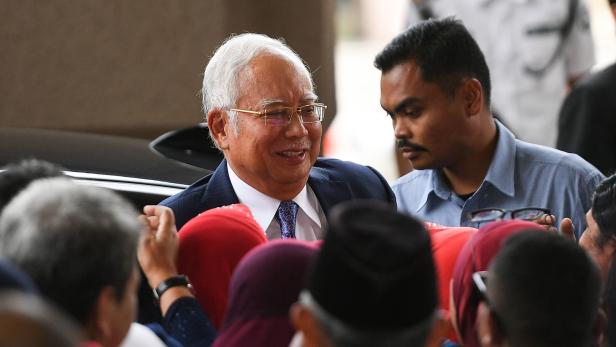 Ex-Premier Najib Razak am Mittwoch auf dem Weg ins Gericht in Kuala Lumpur