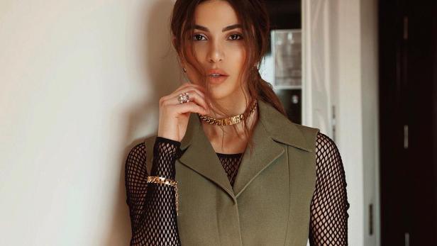 Bloggerin Negin Mirsalehi im Netzlook von Dior