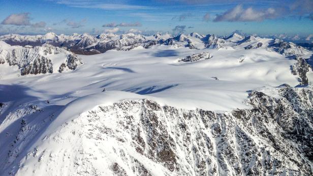 Auf den Bergen vom Rätikon über die Ötztaler Alpen bis zu den Tauern gibt es bis Freitag teils über 50 cm Schnee.