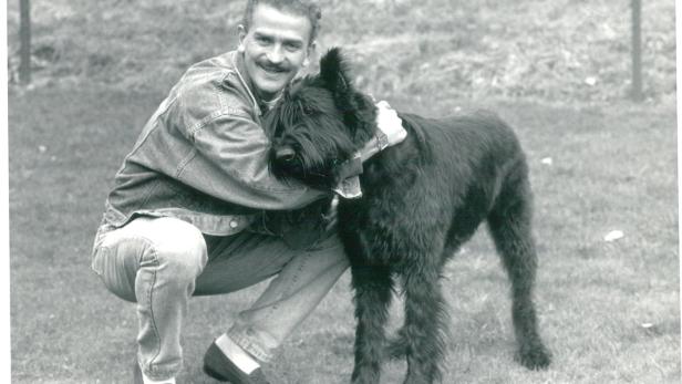 Herbert Prohaska Ende der 1980er mit Riesenschnauzerhündin Reika