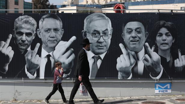 Plakataktion der israelischen Protestpartei „Yashar“ nach schmutzigem Wahlkampf