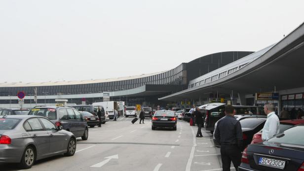 Flughafen: Abflugrampe wird zu Kurzparkzone mit Schranken