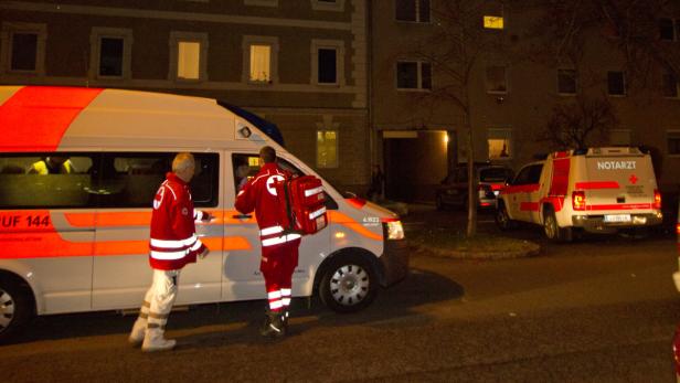 Einsatzkräfte am Ort des Geschehens ()