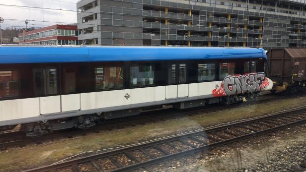 Wien: Metro-Züge für Saudis mit Graffiti besprüht