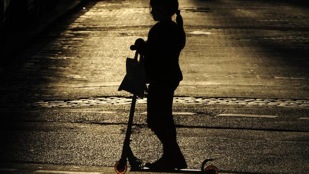 Kinder auf Hochstuhl geschnallt: Pädagogin dienstfrei gestellt