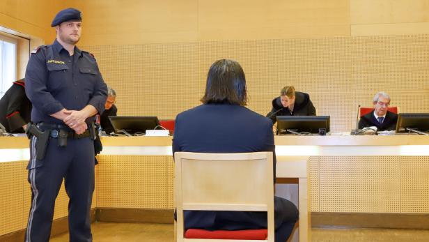 PROZESS WEGEN MORDVERSUCHS NACH MESSERATTACKE IN WELS Mordversuch an Ex-Freundin: 13 Jahre Haft für 38-Jährigen in Wels