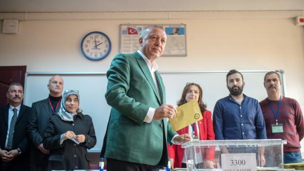 Kampf um Istanbul: Wahlkommission lehnt komplette Neuauszählung ab