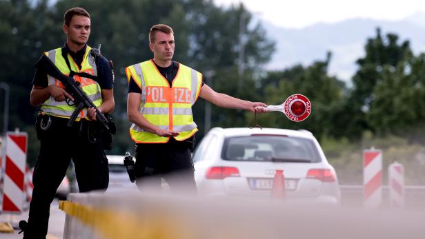 Grenzkontrolle Deutschland - Österreich Grenzkontrolle Deutschland - Österreich