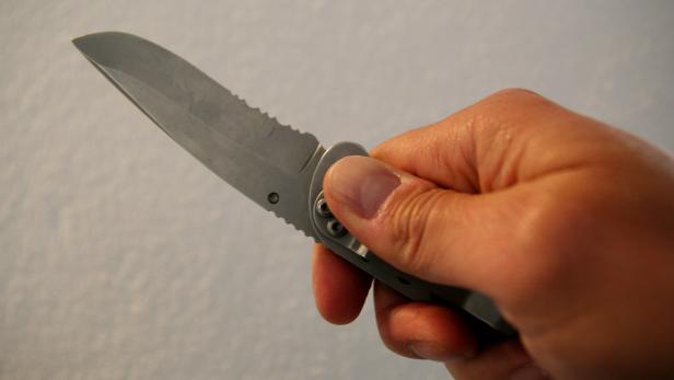 42-Jähriger ging mit dem Messer auf Polizisten los