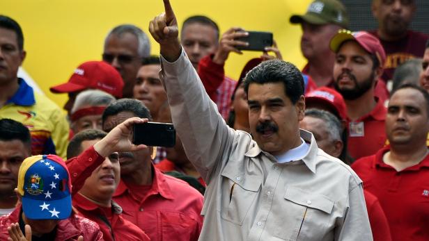 Nicolas Maduro mit seinen Unterstützern in Caracas.