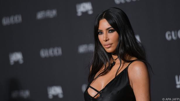 Kim Kardashian macht ein Kanzlei-Praktikum Kim Kardashian macht ein Kanzlei-Praktikum